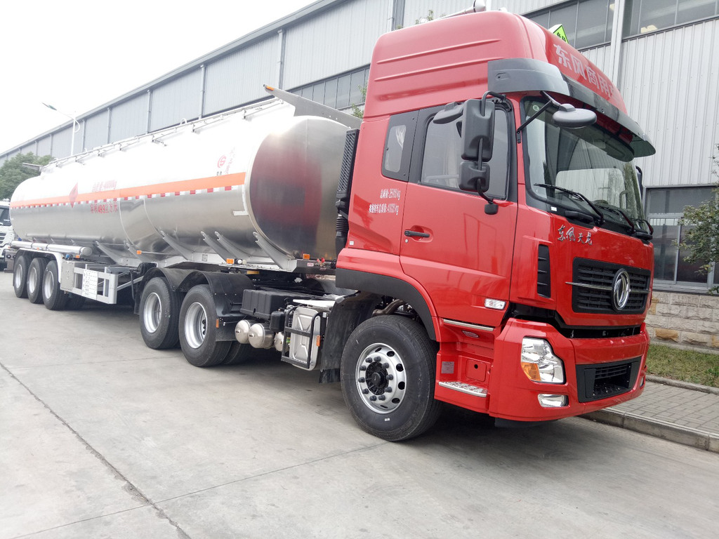 油罐車廠家解說 補過(guò)的輪胎還(hái)能(néng)跑高速嗎?