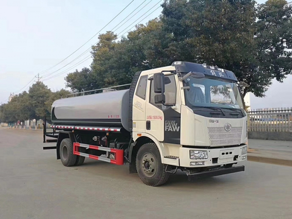 解放J6L14噸灑水車