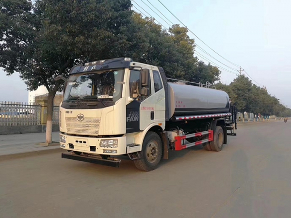 解放J6L14噸灑水車
