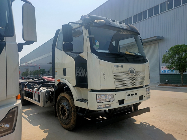 解放J6L後(hòu)雙橋16-18方鈎臂垃圾車