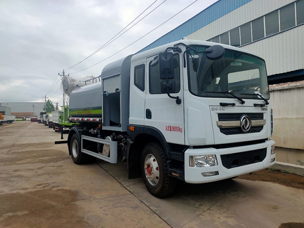 東風多利卡D9單橋8-10噸多功能(néng)抑塵車