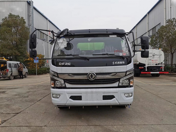 東風多利卡6方掃路車