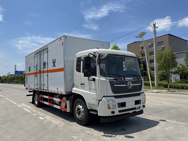 東風天錦爆破器材運輸車