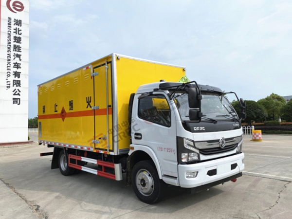 東風多利卡爆破器材運輸車