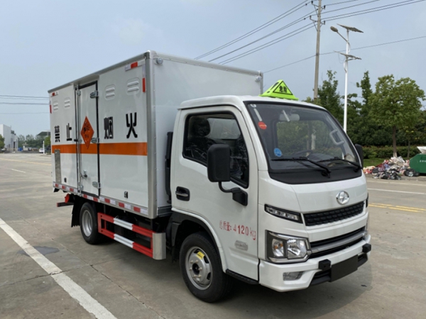 上汽躍進(jìn)藍牌易燃氣體廂式運輸車（汽油版）