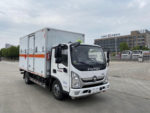 福田奧鈴藍牌易燃液體廂式運輸車