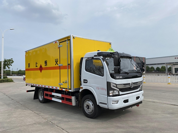 東風多利卡易燃氣體廂式運輸車