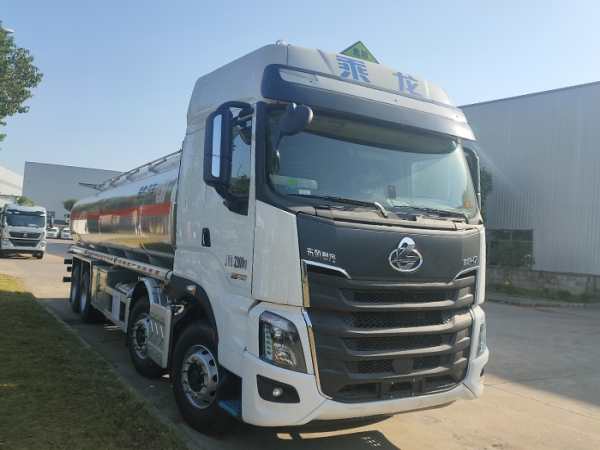 柳汽乘龍前四後(hòu)八25.9方鋁合金運油車