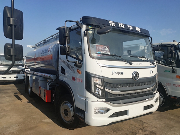 東風華神9.6方運油車