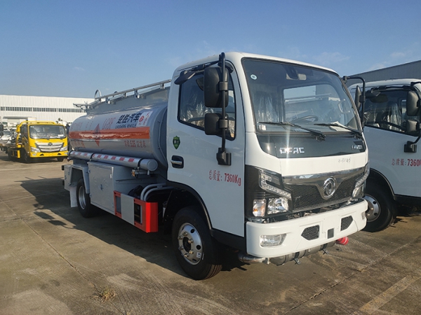 東風多利卡5.35方加油車