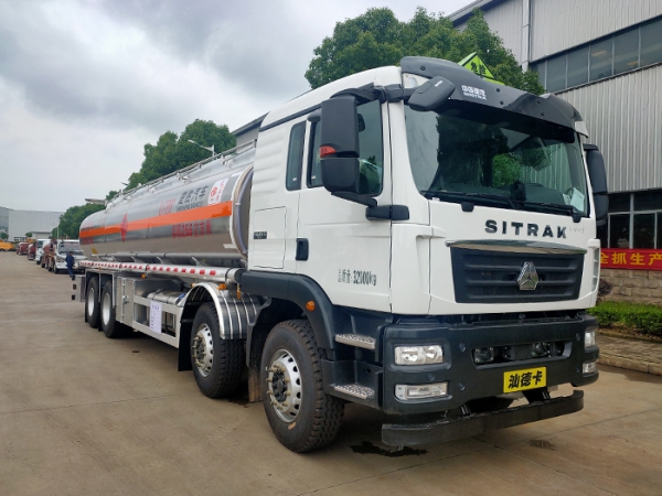 重汽汕德卡前四後(hòu)八25.6方鋁合金運油車