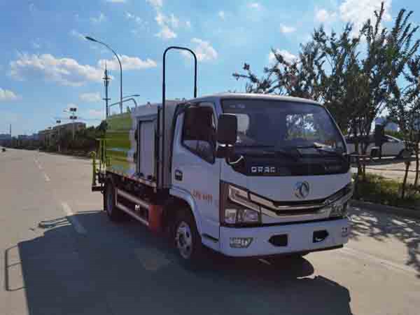 東風多利卡5噸多功能(néng)抑塵車