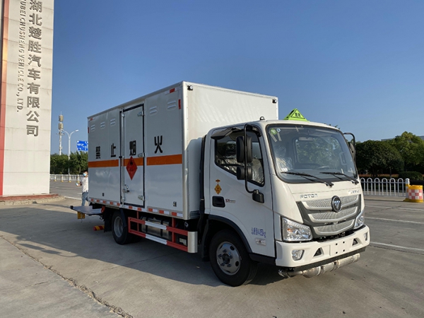 福田歐馬可藍牌易燃固體廂式運輸車