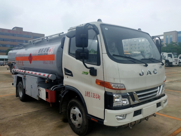 江淮駿鈴4.4方加油車