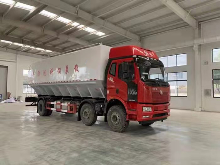 解放J6L小三軸30方飼料車