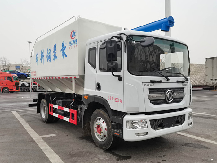 東風多利卡20方飼料車