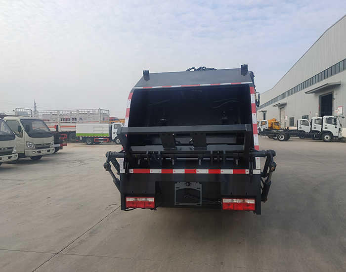 東風多利卡6方壓縮垃圾車
