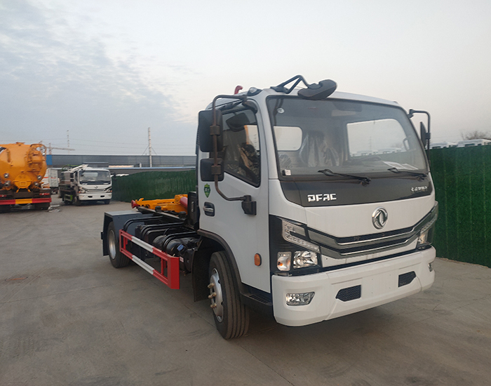 東風多利卡7-8方鈎臂垃圾車