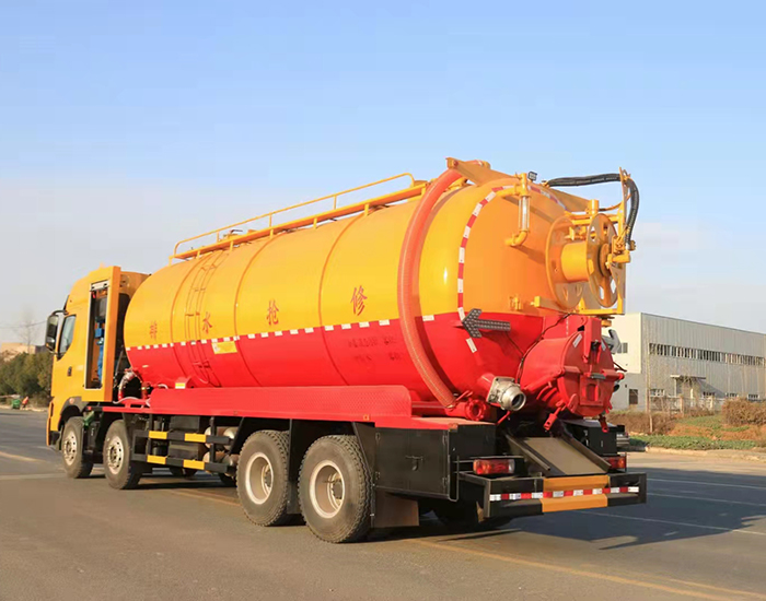 柳汽乘龍前四後(hòu)八33方清洗吸污車