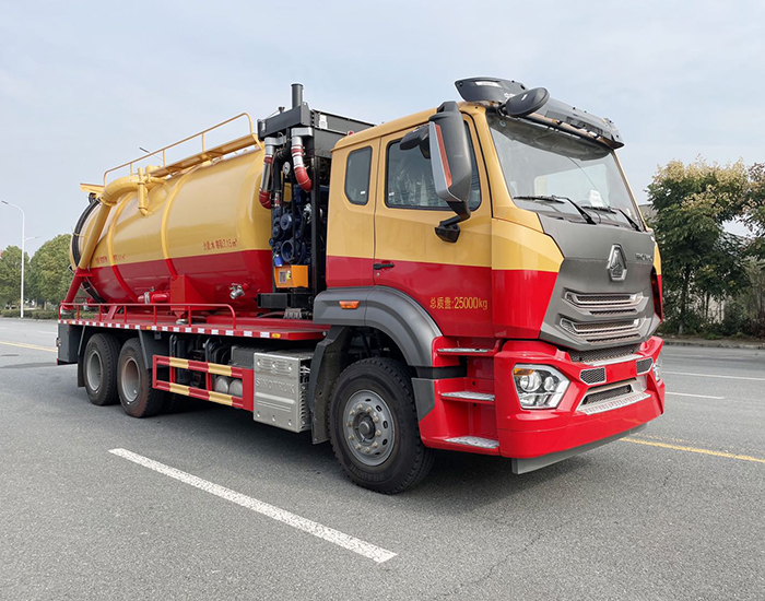 重汽豪沃NX後(hòu)雙橋22方清洗吸污車