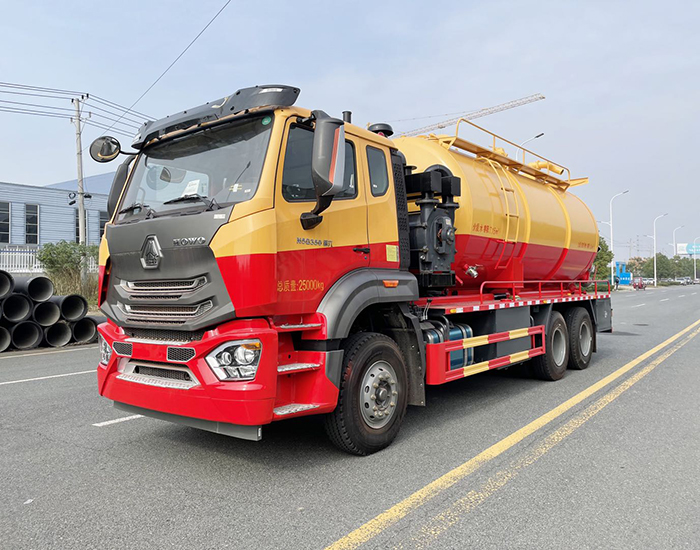 重汽豪沃NX後(hòu)雙橋22方清洗吸污車