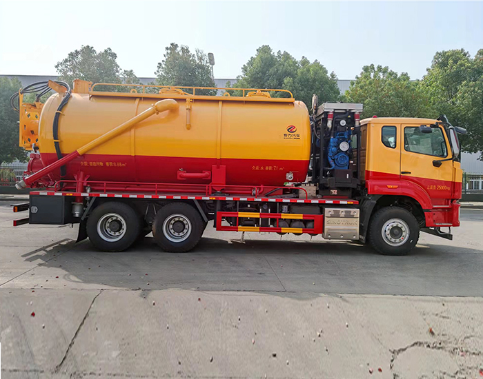 重汽豪沃NX後(hòu)雙橋22方清洗吸污車